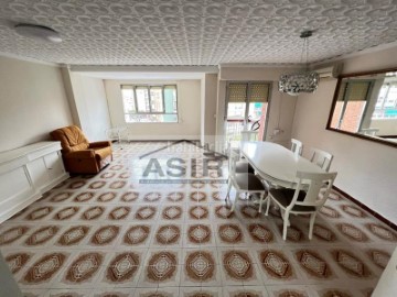 Apartment 3 Bedrooms in Casc Urbà