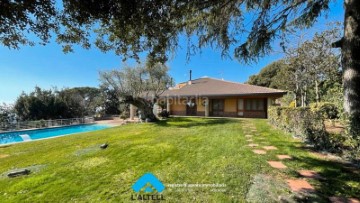 House 7 Bedrooms in Serrat de l'Ocata