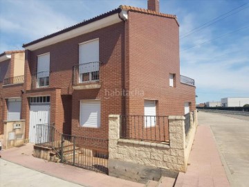 Apartment 4 Bedrooms in Rincón de Soto