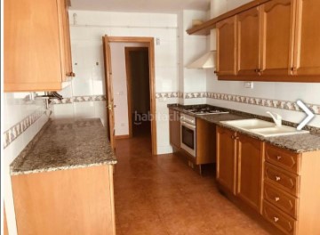 Apartment 4 Bedrooms in Valls