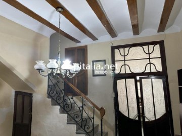 House 4 Bedrooms in La Pobla del Duc