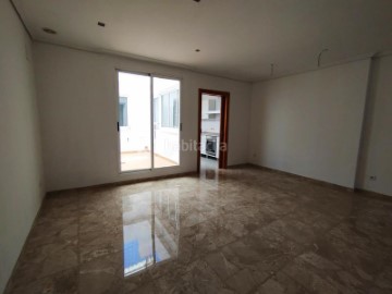 House 2 Bedrooms in Metro