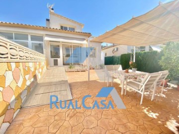 House 3 Bedrooms in Castalla