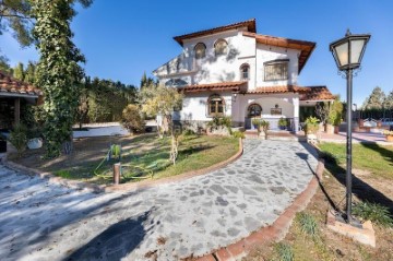 House 6 Bedrooms in Parque del Cubillas