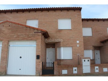 House 3 Bedrooms in Lucillos