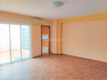 House 3 Bedrooms in Beniatjar