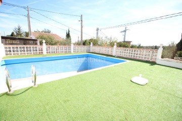 House 3 Bedrooms in Pol. Cami Oliveres