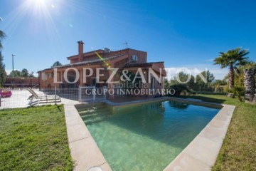 House 5 Bedrooms in Montepilar