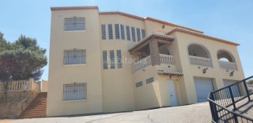 House 6 Bedrooms in Ador