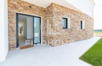 House 3 Bedrooms in Vila-Rodona