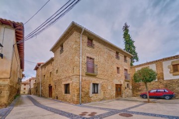 House 4 Bedrooms in Mañeru