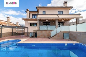 House 5 Bedrooms in Gójar