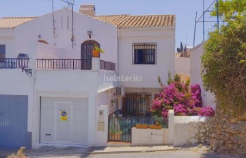 House 3 Bedrooms in Jolucar