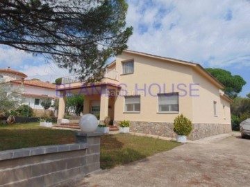 House 4 Bedrooms in Fogars de la Selva