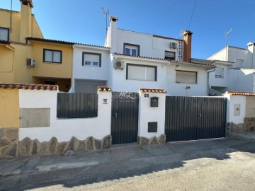 House 3 Bedrooms in Nambroca