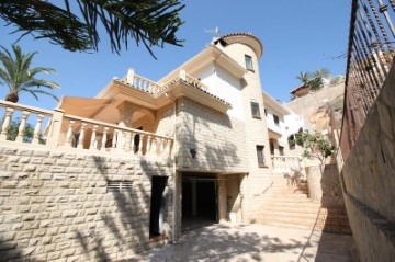 House 6 Bedrooms in El Faro