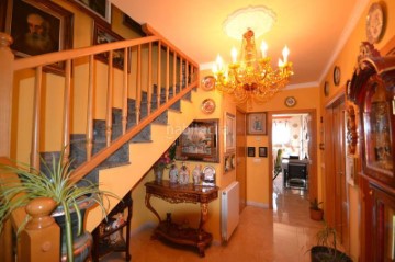 House 4 Bedrooms in Bellpuig