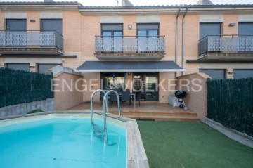 House 4 Bedrooms in Palol d'Onyar