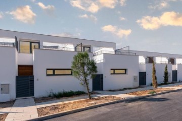 House 4 Bedrooms in Nuevo Aranjuez-Ciudad de las Artes