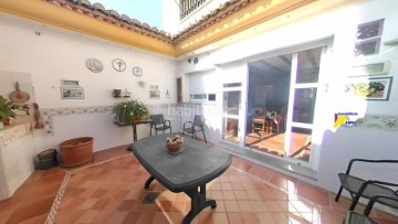 House 4 Bedrooms in Massanassa