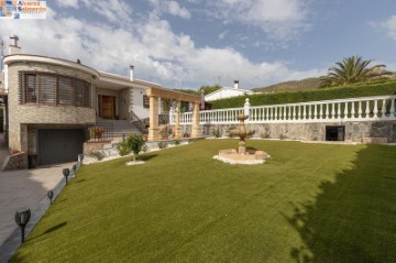 House 4 Bedrooms in Urbanización Valle del Puntal