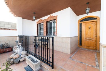 House 3 Bedrooms in Fuente Vaqueros