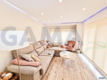 Apartment 2 Bedrooms in Casc Urbà