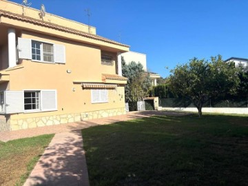 House 4 Bedrooms in Los Monasterios-Alfinach