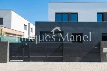 House 4 Bedrooms in Mas Riera