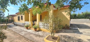 House 3 Bedrooms in Cañapar