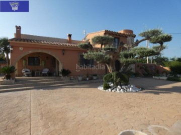 House 4 Bedrooms in Ampolla Mar