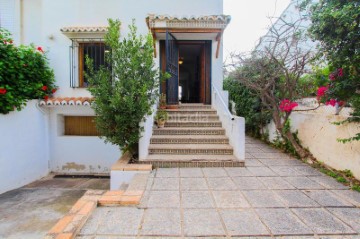 House 6 Bedrooms in Playa Puig