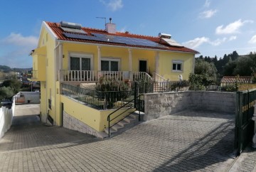 House 3 Bedrooms in Alcobaça e Vestiaria