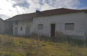 House 3 Bedrooms in Parceiros e Azoia