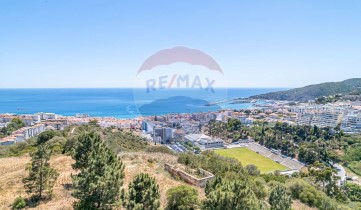 House 4 Bedrooms in Sesimbra (Santiago)
