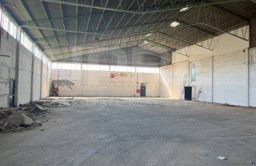Bâtiment industriel / entrepôt à Folgosa
