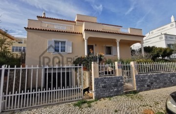 House 2 Bedrooms in Quelfes