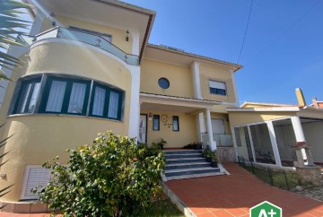 Maison 4 Chambres à Santo Onofre e Serra do Bouro