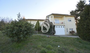 House 5 Bedrooms in Donai