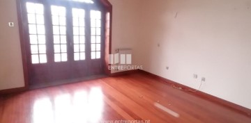 House 4 Bedrooms in Santa Cruz/Trindade e Sanjurge