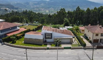 House 4 Bedrooms in Vieira do Minho