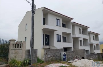 House 3 Bedrooms in Eiras e Mei