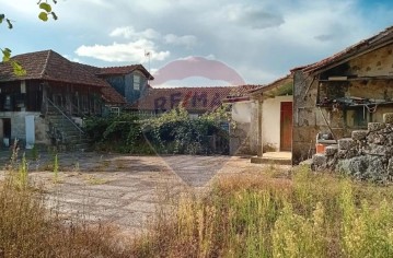 Moradia  em Vila Cova da Lixa e Borba de Godim