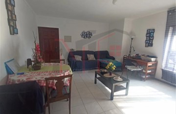 Apartamento 1 Quarto em Santo Onofre e Serra do Bouro