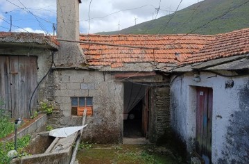 House 5 Bedrooms in Teixeira e Teixeiró