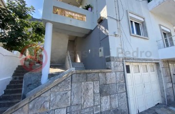 Maison  à Loures