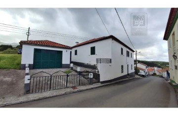 House 4 Bedrooms in São Pedro de Nordestinho