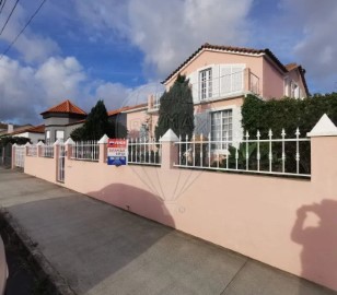 House 4 Bedrooms in Arrifes