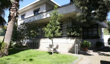 House 8 Bedrooms in Alvalade