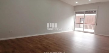 Apartment 3 Bedrooms in Póvoa